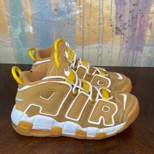 Nike Air More Uptempo  GS Wheat-Pollen DQ4713-700 size 6Y/ Women’s 7.5